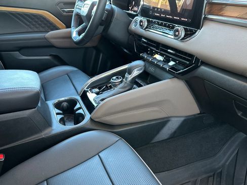 Certified 2024 GMC Canyon Denali w/ LPO, Denali Black Edition AWD/4WD image 16