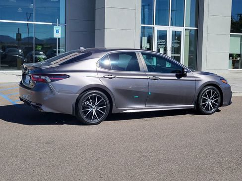 Used 2024 Toyota Camry SE FWD image 5