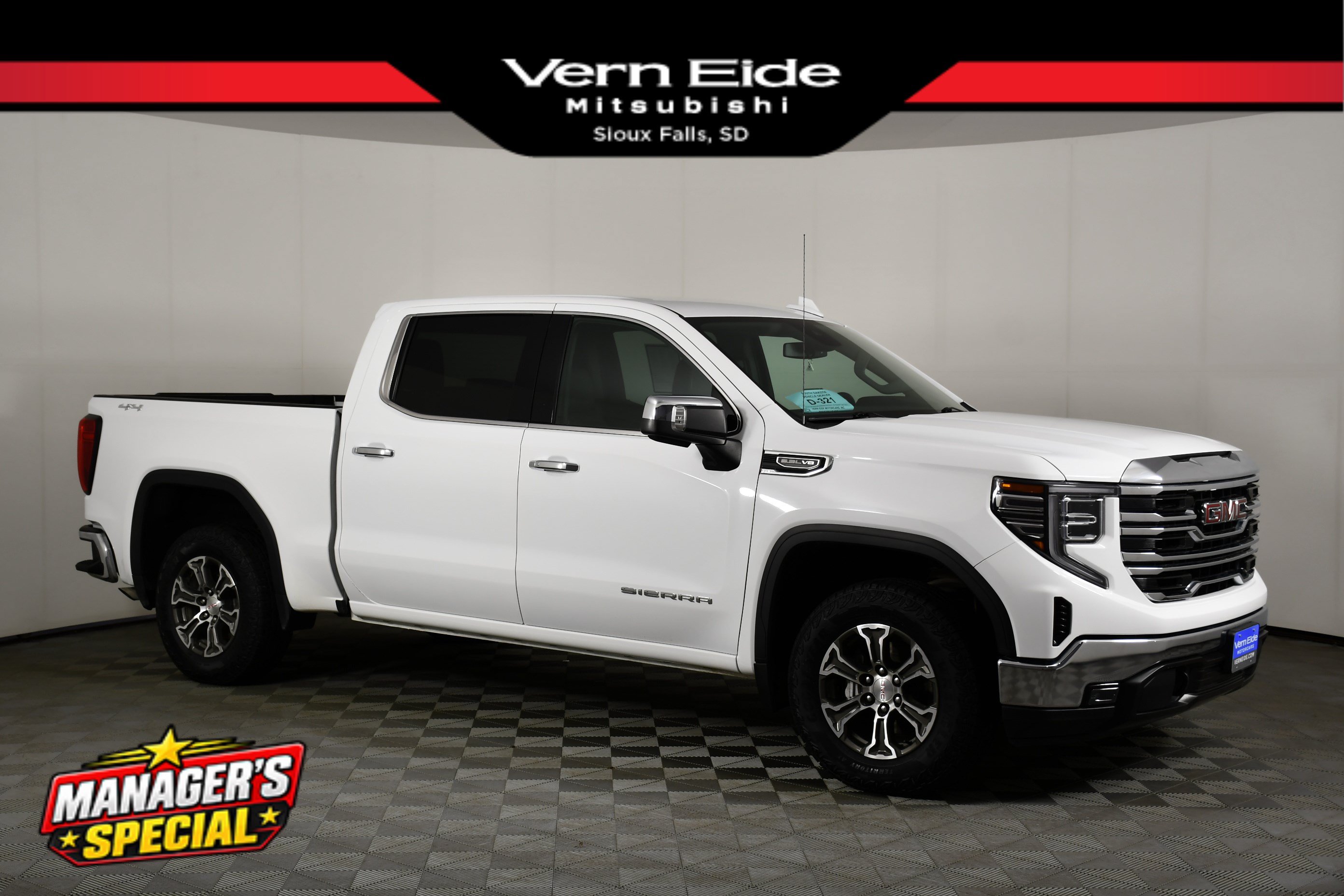 Used 2026 GMC Sierra 1500 SLT AWD/4WD image 1