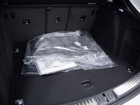 Certified 2026 Porsche Macan AWD/4WD image 38