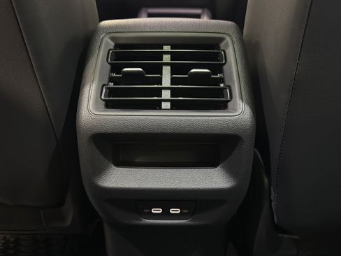 New 2026 Volkswagen Tiguan SE image 32