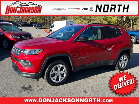 Used 2024 Jeep Compass Latitude image 1