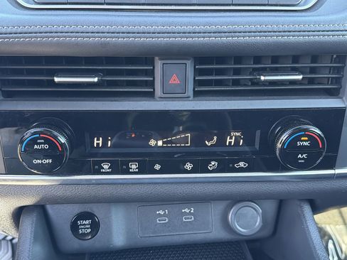 Used 2024 Nissan Rogue SV image 5