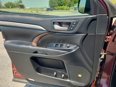 Used 2019 Toyota Highlander Limited image 23