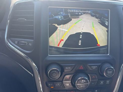 Used 2018 Jeep Grand Cherokee Limited image 12