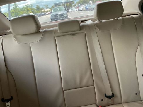 Used 2015 BMW 320i Sedan RWD image 11