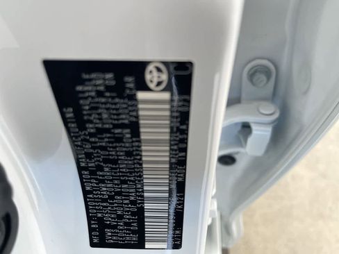 Certified 2025 Toyota Corolla SE image 27