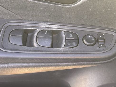 Used 2020 Nissan Versa S image 12