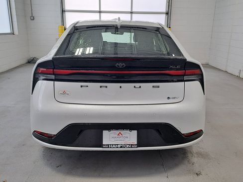 Used 2024 Toyota Prius XLE image 7