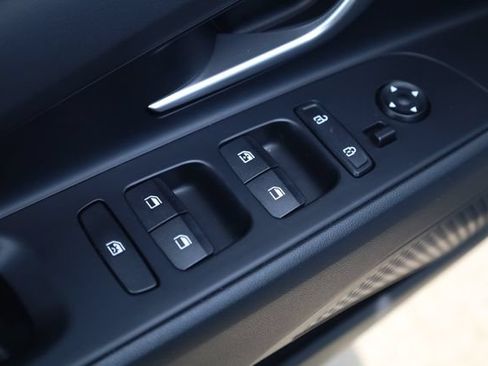 Certified 2025 Hyundai Elantra Limited FWD image 14