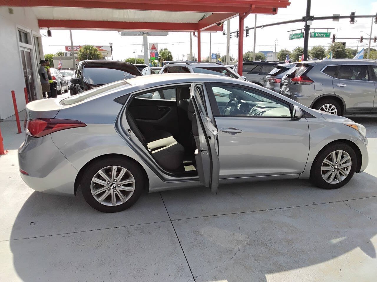 Used 2016 Hyundai Elantra SE w/ Option Group 02 FWD image 9