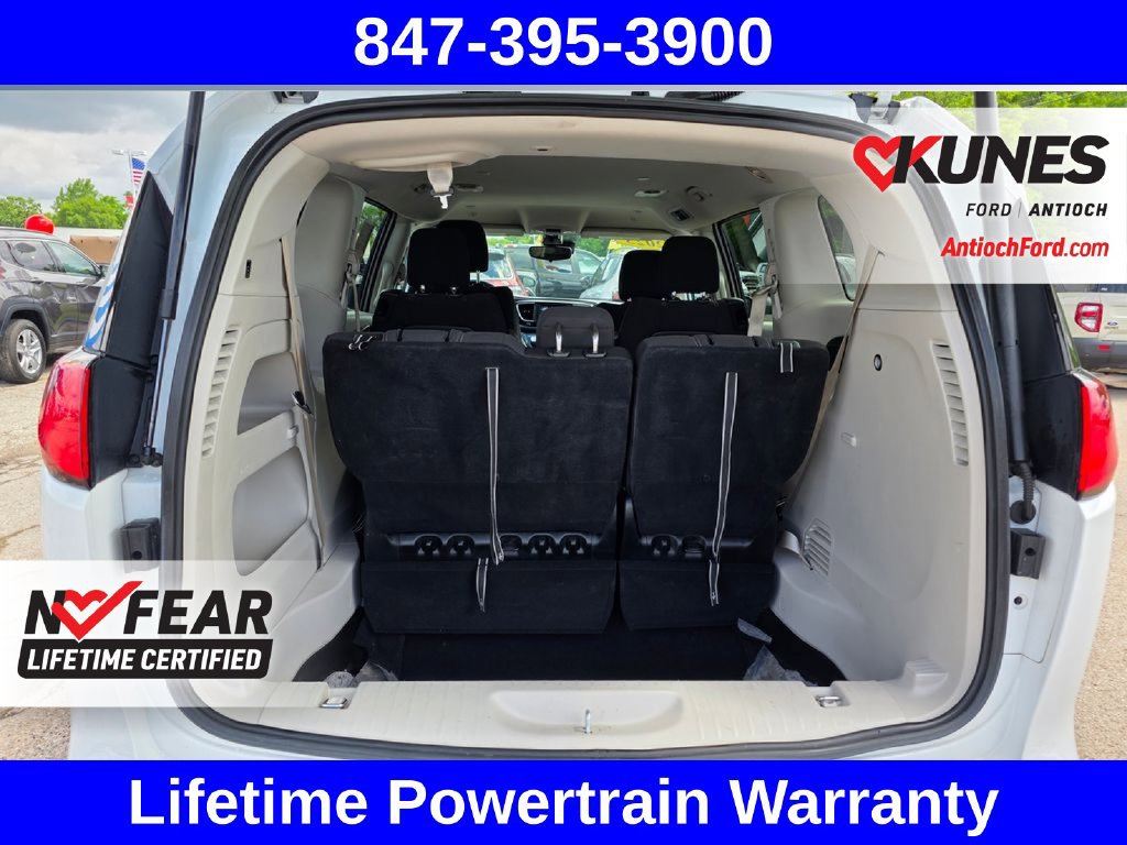 Used 2023 Chrysler Voyager LX FWD image 35