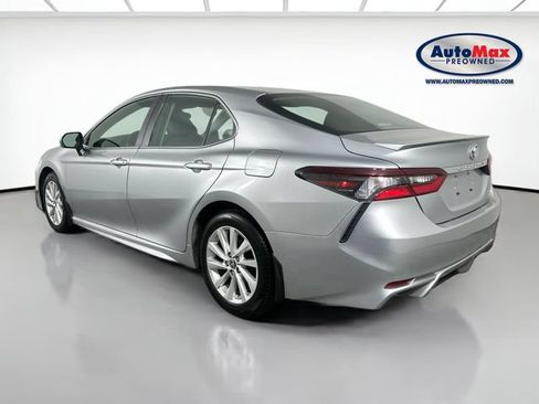 Used 2023 Toyota Camry SE FWD image 5