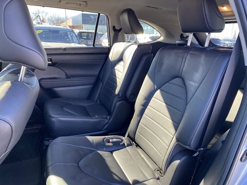 Used 2023 Toyota Highlander XLE image 26