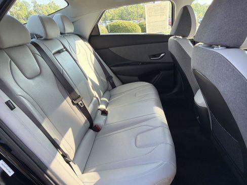 Used 2025 Hyundai Elantra Limited FWD image 33