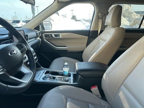 Used 2023 Ford Explorer XLT w/ Equipment Group 202A image 7