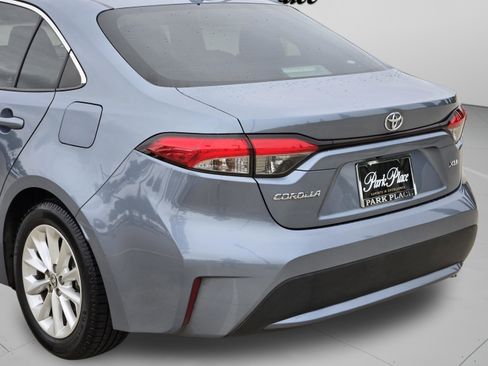 Used 2020 Toyota Corolla XLE FWD image 32
