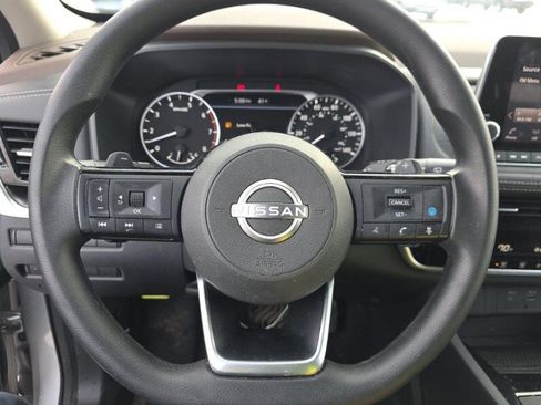 Used 2022 Nissan Rogue SV image 6