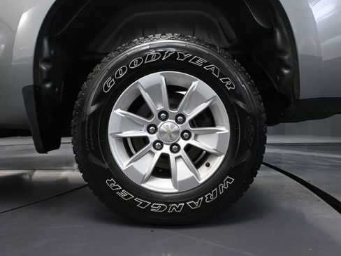 Used 2023 Chevrolet Silverado 1500 LT AWD/4WD image 16