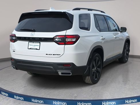 New 2025 Honda Pilot Black Edition image 5