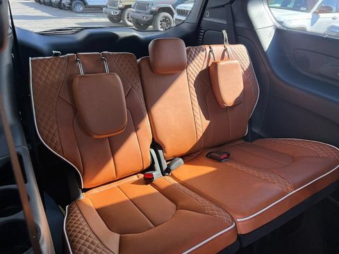 New 2026 Chrysler Pacifica Pinnacle FWD image 18