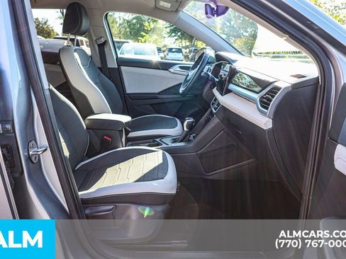 Used 2025 Volkswagen Taos SE FWD image 21