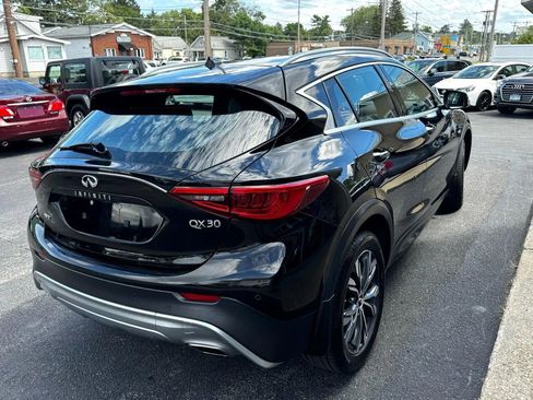 Used 2017 INFINITI QX30 Premium w/ Navigation Package image 6