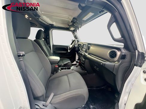 Used 2021 Jeep Gladiator Sport image 37