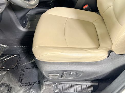 Used 2022 Toyota Sienna XLE w/ XLE Plus Package AWD/4WD image 19