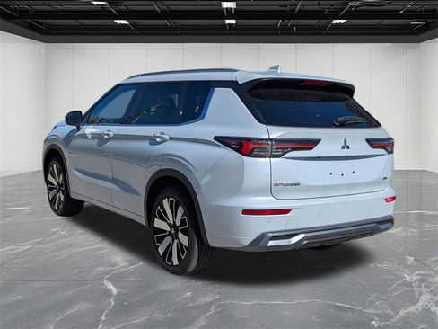 New 2025 Mitsubishi Outlander SEL image 3