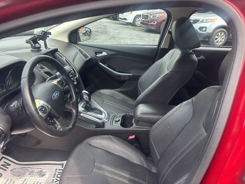 Used 2012 Ford Focus Titanium FWD image 12