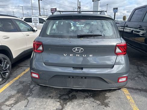 Used 2025 Hyundai Venue SEL FWD image 3