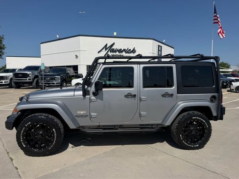 Used 2014 Jeep Wrangler Unlimited Sahara AWD/4WD image 33