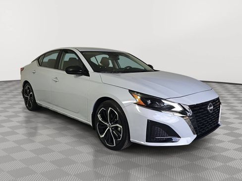Certified 2023 Nissan Altima 2.5 SR FWD image 2