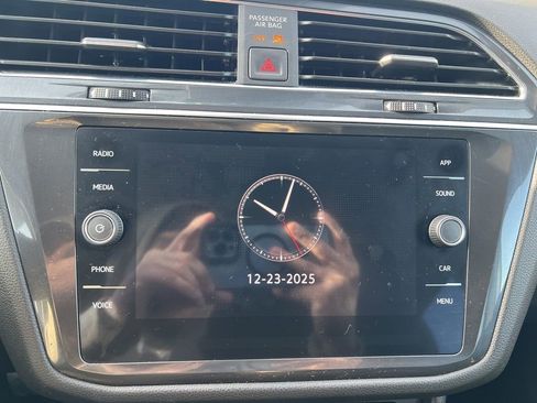 Used 2023 Volkswagen Tiguan SE image 18