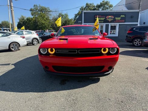 Used 2023 Dodge Challenger SXT image 2