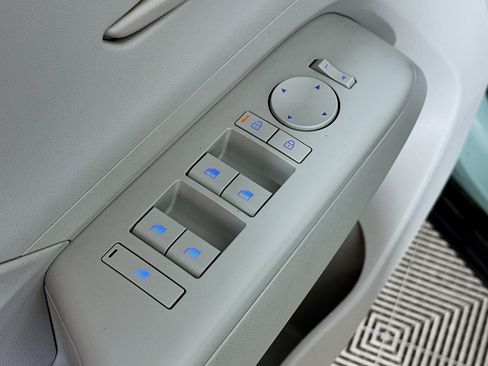 Certified 2025 Hyundai Kona SEL AWD/4WD image 17