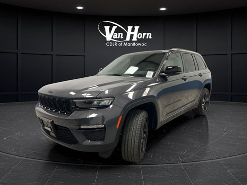 Used 2025 Jeep Grand Cherokee Limited w/ Black Appearance Package AWD/4WD image 3