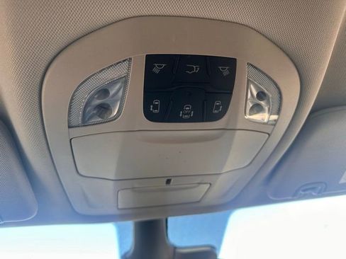 Used 2024 Chrysler Pacifica Touring-L image 33