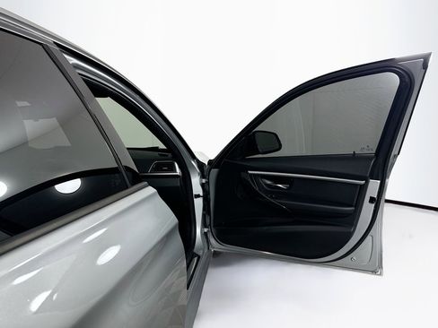 Used 2018 BMW 330e image 34