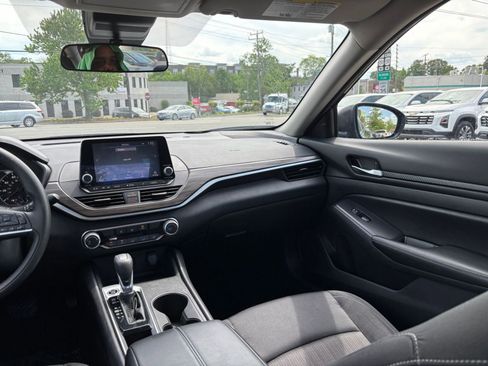 Used 2025 Nissan Altima 2.5 SV image 35