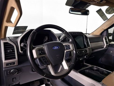 Used 2022 Ford F350 Lariat image 9