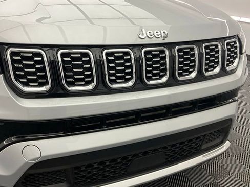 Used 2025 Jeep Compass Limited AWD/4WD image 28