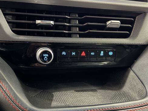 Used 2025 Ford Explorer ST-Line w/ ST-Line Street Pack image 13