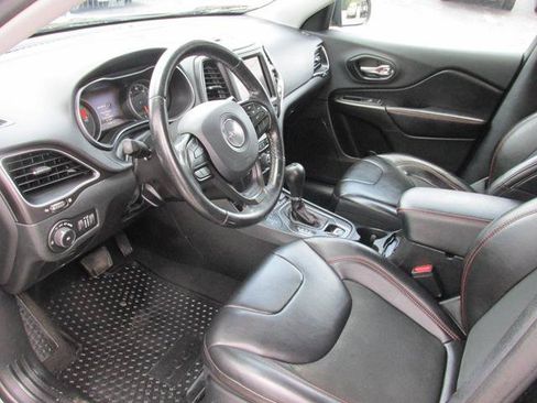 Used 2020 Jeep Cherokee Trailhawk w/ Cold Weather Group AWD/4WD image 9