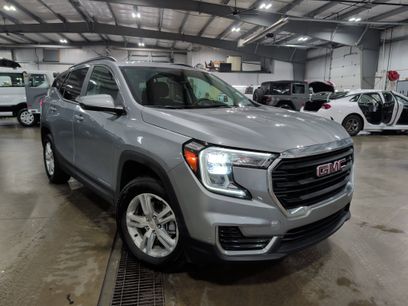 Used 2024 GMC Terrain SLE w/ Driver Convenience Package