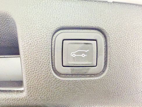 Used 2024 Chevrolet Blazer EV LT image 9