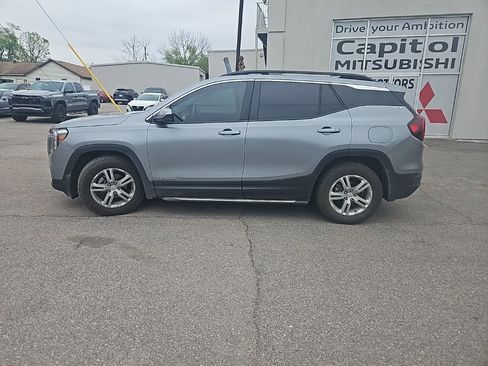 Used 2023 GMC Terrain SLE w/ Driver Convenience Package image 2