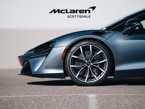Used 2023 McLaren Artura RWD image 18