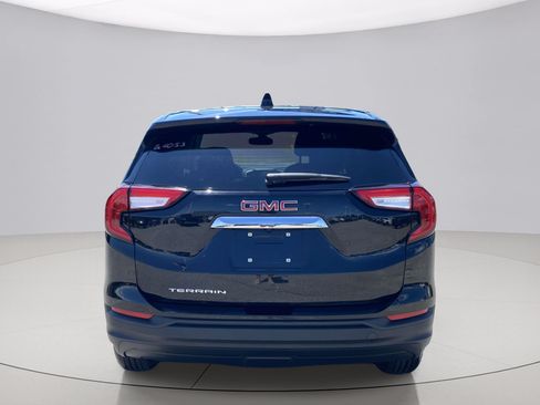 Used 2024 GMC Terrain SLE FWD image 3